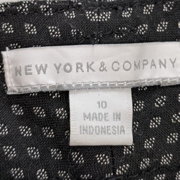 NEW York & Co. Cropped straight leg pants size 10 - Picture 5 of 5